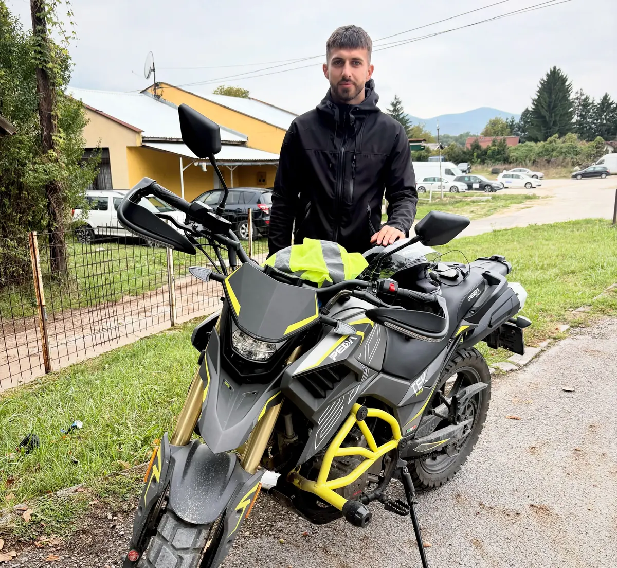 Motocikl za obuku i kandidat nakon položenog ispita
